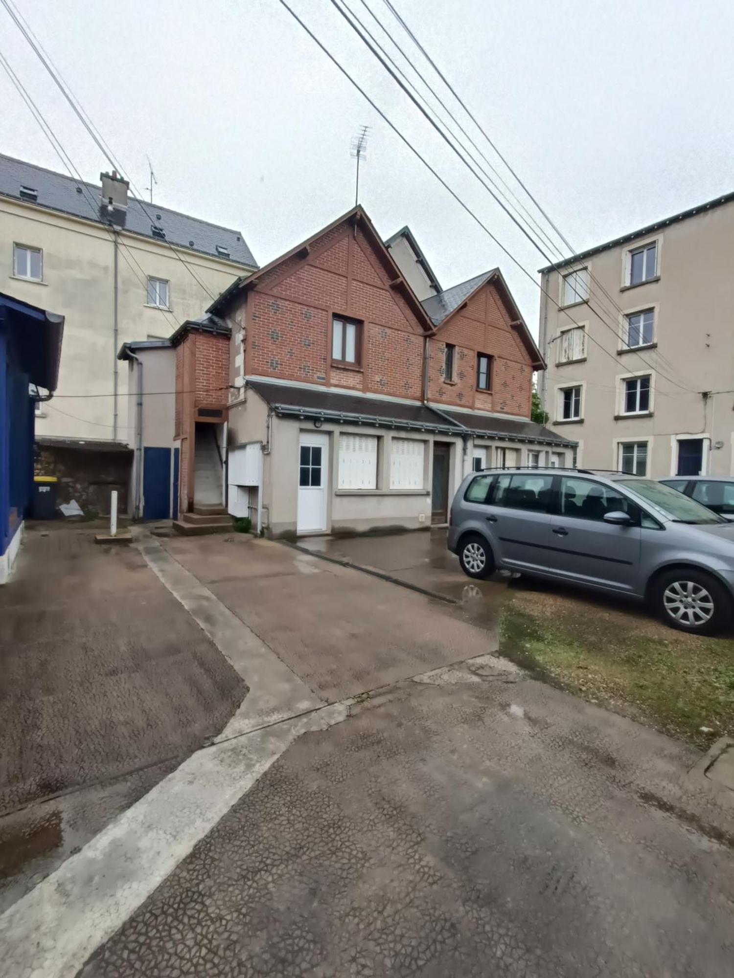 Appartement T3 Centre-ville Avec Parking *